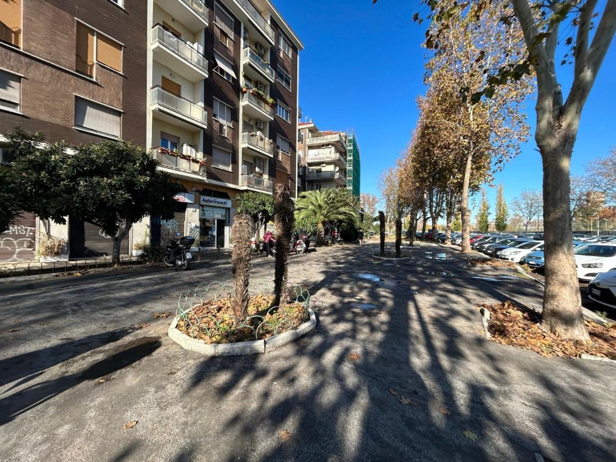 Lungotevere Bed&Bike Рим Екстер'єр фото